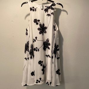 Gianni Bini White Chiffon Dress w/ Black Flowers Medium